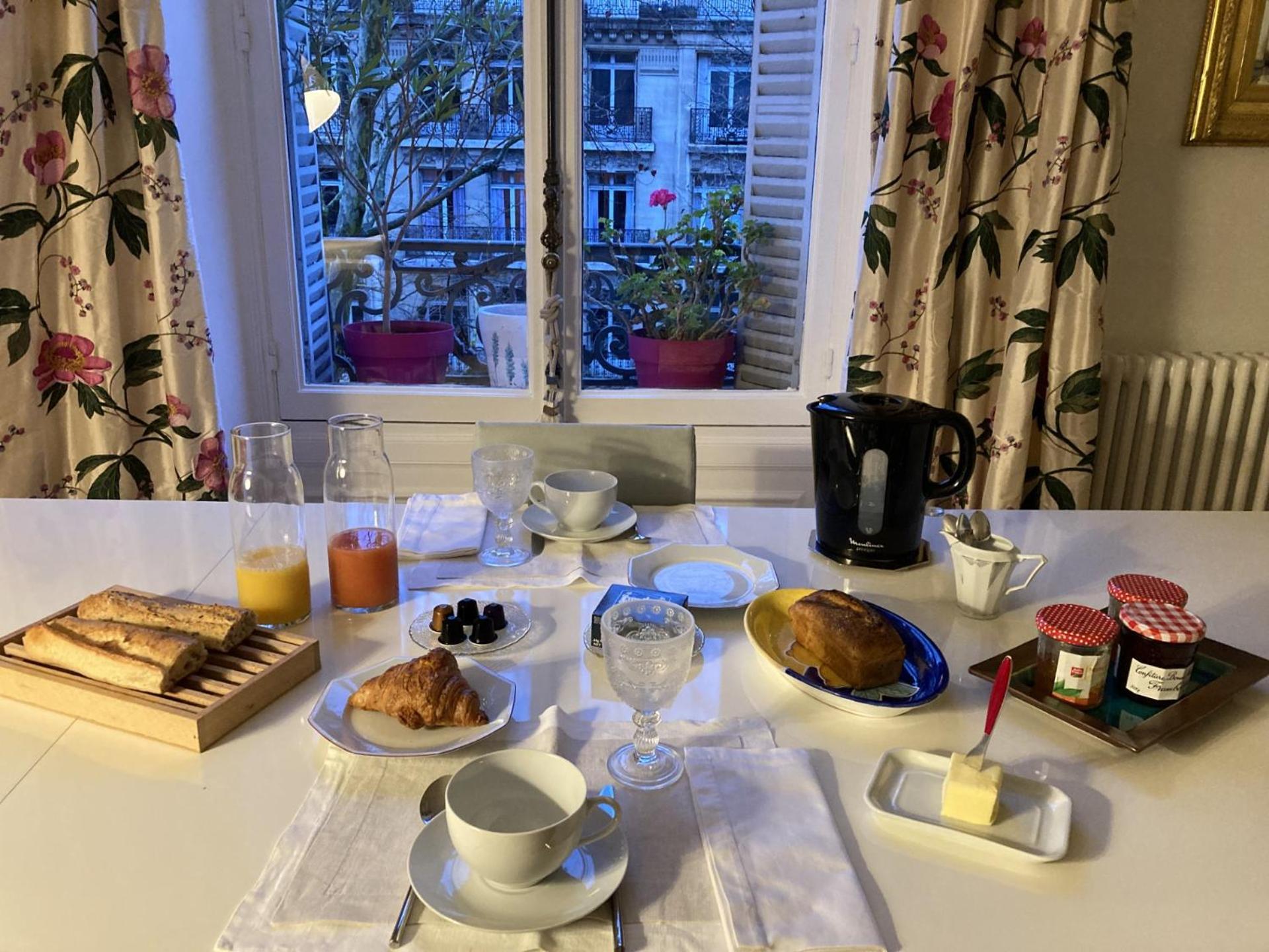 Bed & Breakfast Parc Monceau 4*
