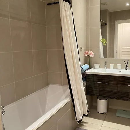 Parc Monceau Bed & Breakfast 4*